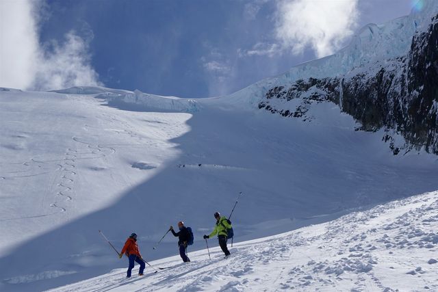 El equipo contento despues de tremenda esquiada. Foto: Maxi Artoni